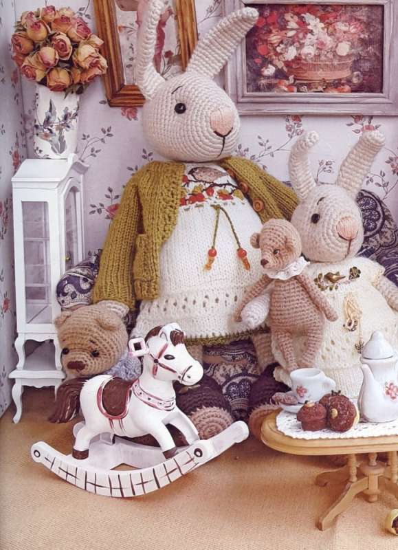 Вязаное счастье семейства Кроликовых. Больше чем амигуруми + уникальные наряды на все случаи жизни